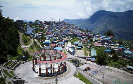 बारपाक गाउँमा बनेको भूकम्प स्मृति पार्क। तस्विर : नवीनबाबु गुरुङ/सेतोपाटी